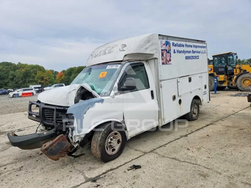 2010 Chevrolet Express photo