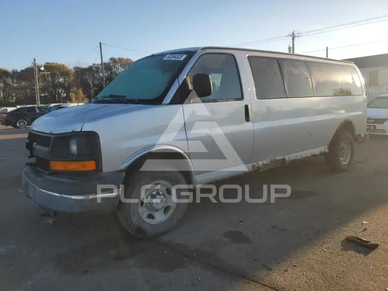 2010 Chevrolet Express фото