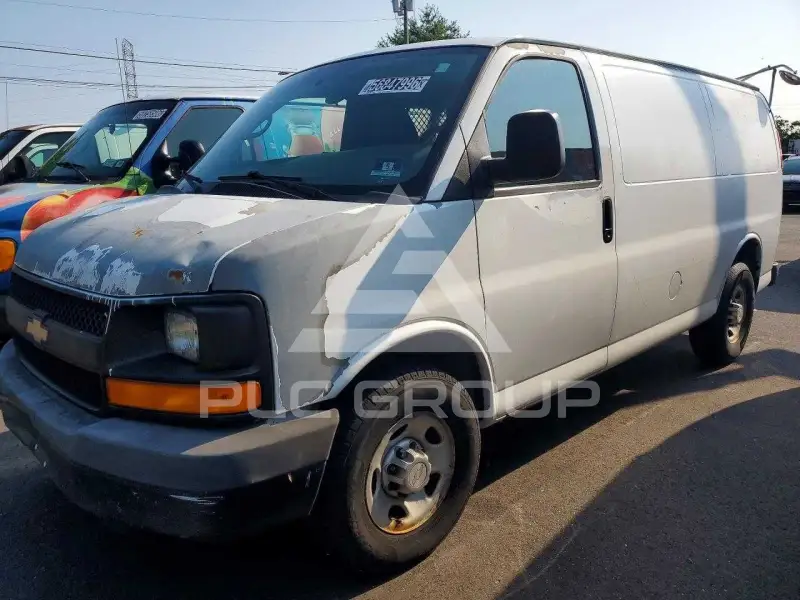 2010 Chevrolet Express photo