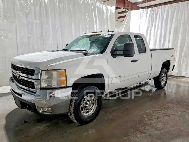 2010 Chevrolet Silverado photo