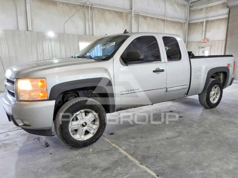 2010 Chevrolet Silverado photo