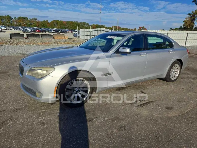 2010 BMW 750 фото