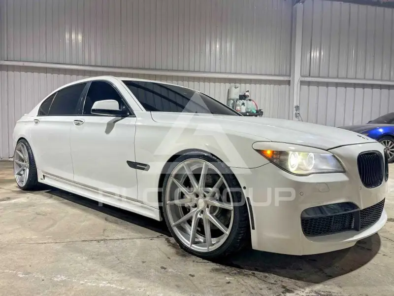 2010 BMW 750 фото