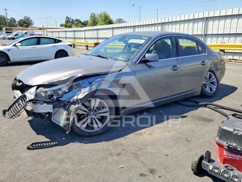 2010 BMW 528 photo