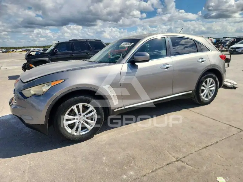 2010 Infinity FX35 фото
