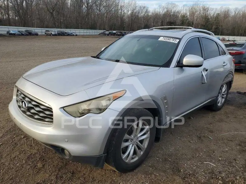 2010 Infinity FX35 photo