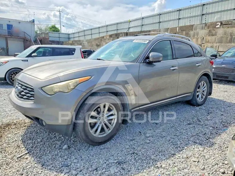 2010 Infinity FX35 photo