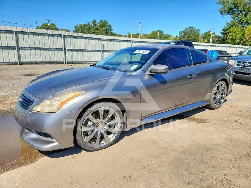 2010 Infinity G37 photo