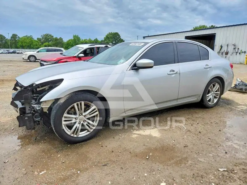 2010 Infinity G37 photo