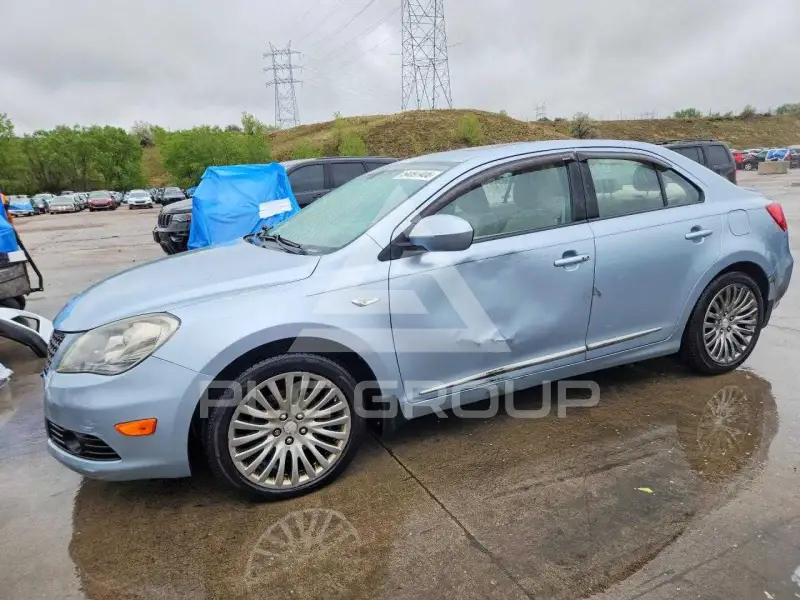 2010 Suzuki KIZASHI фото
