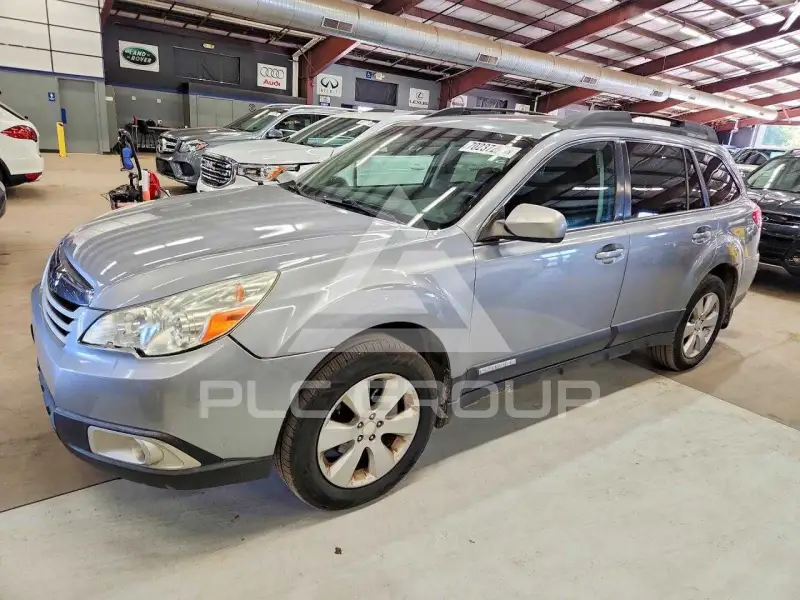 2010 Subaru Outback photo