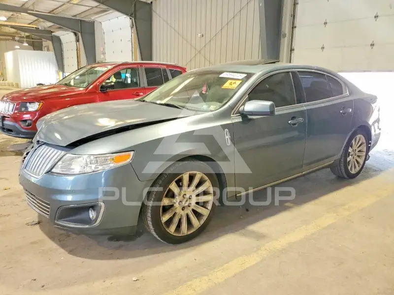2010 Lincoln MKS photo