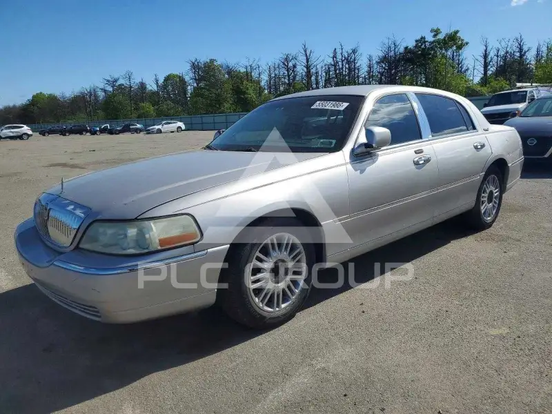2010 Lincoln Town photo