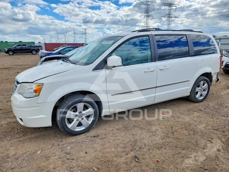 2010 Chrysler TOWN & COUNTRY photo