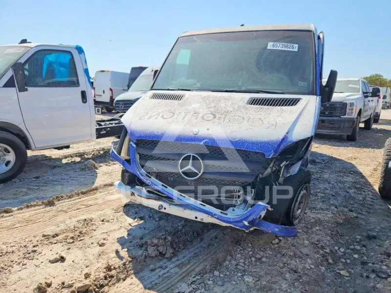 2010 Mercedes Benz Sprinter photo