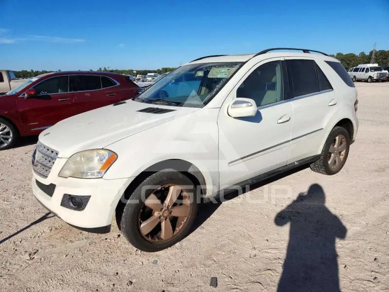 2010 Mercedes Benz ML-Class photo