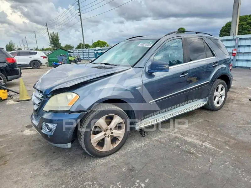 2010 Mercedes Benz ML-Class photo
