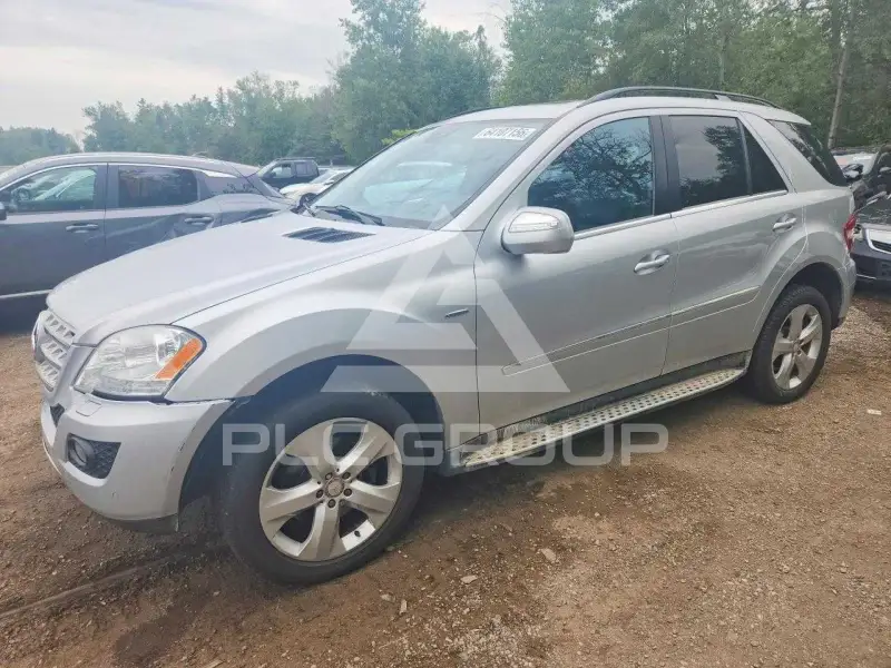 2010 Mercedes Benz ML-Class photo