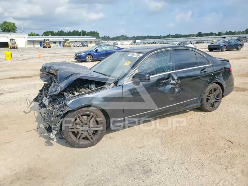 2010 Mercedes Benz C-Class фото