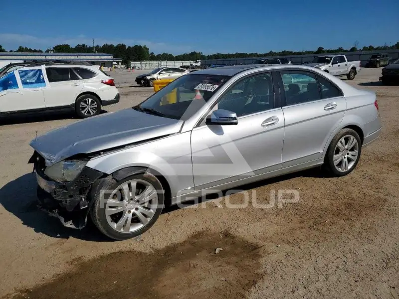2010 Mercedes Benz C-Class фото