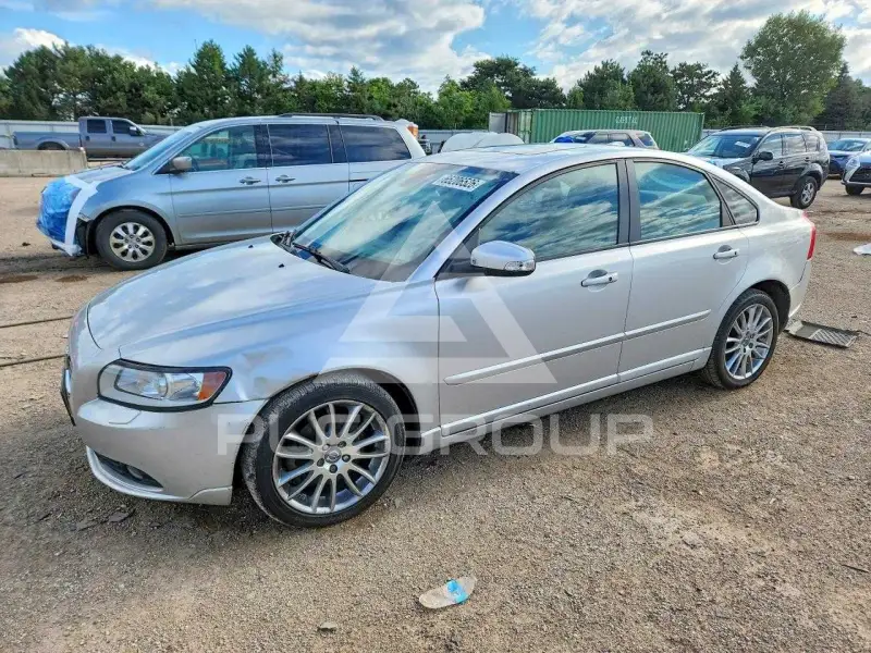 2010 Volvo S40 фото