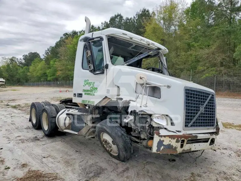 2010 Volvo VNL фото