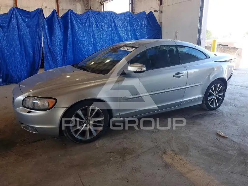 2010 Volvo C70 photo