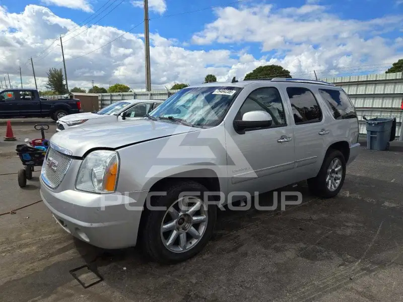 2010 GMC YUKON фото