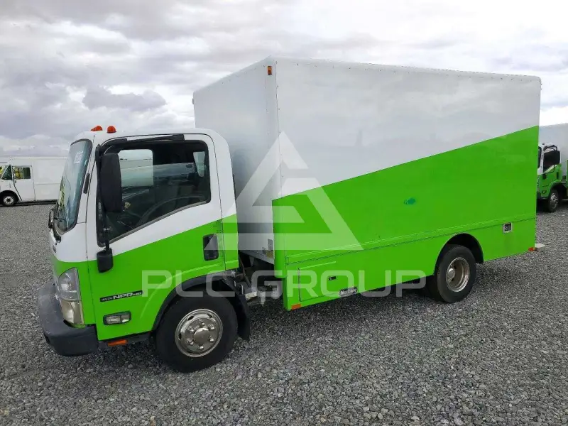 2010 Isuzu NPR фото