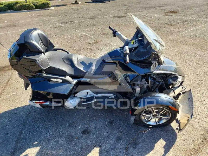 2010 Can-AM SPYDER photo