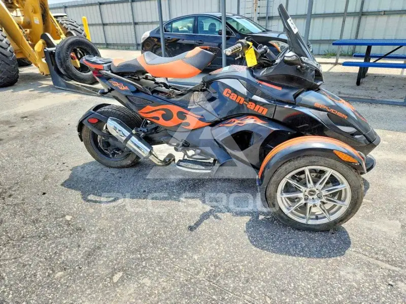 2010 Can-AM SPYDER фото