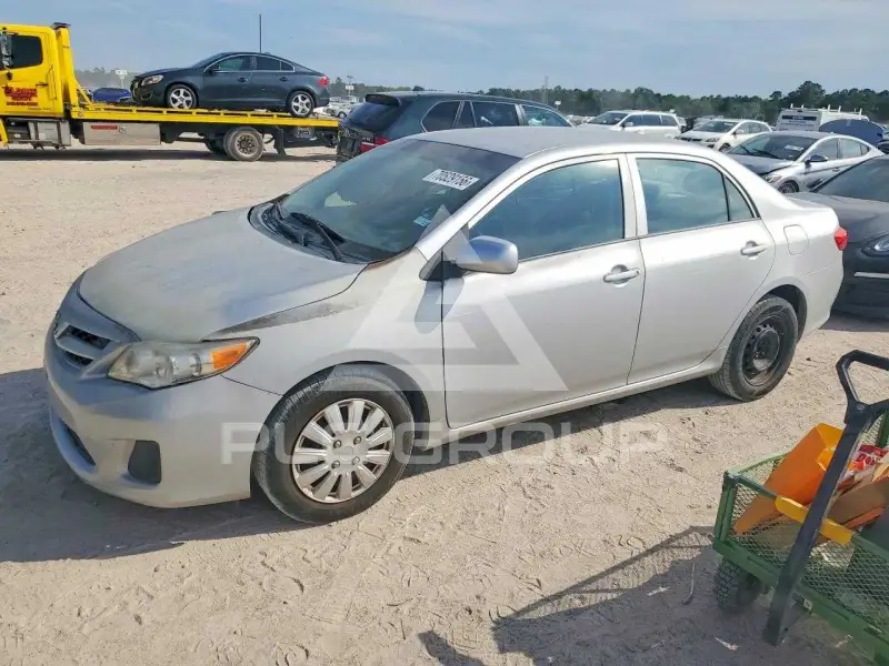 2010 Toyota COROLLA фото