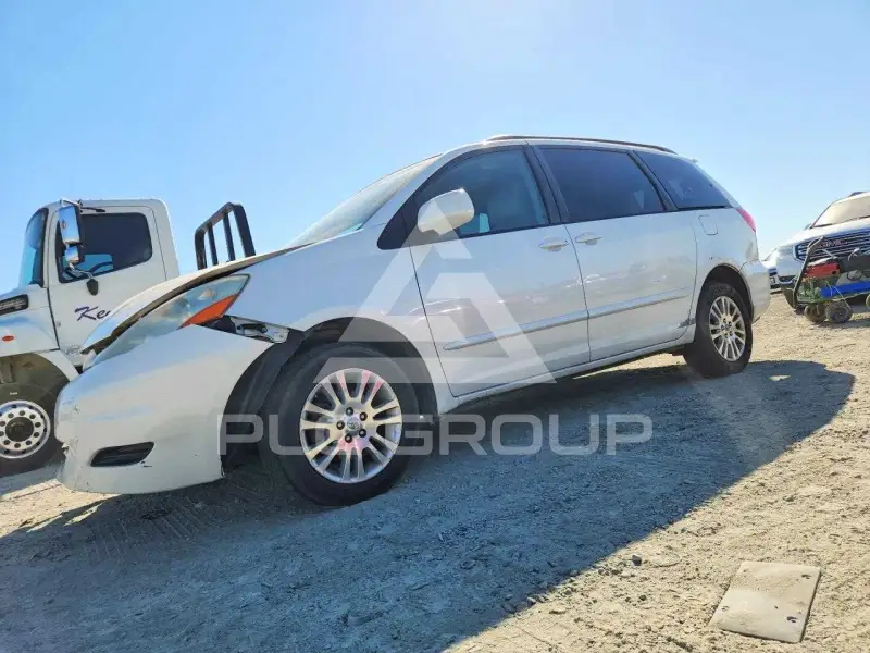 2010 Toyota SIENNA фото