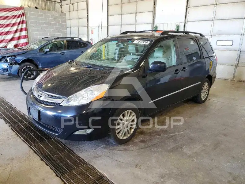 2010 Toyota SIENNA фото