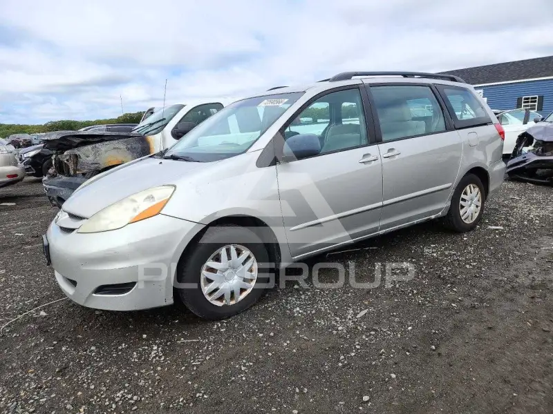2010 Toyota SIENNA фото