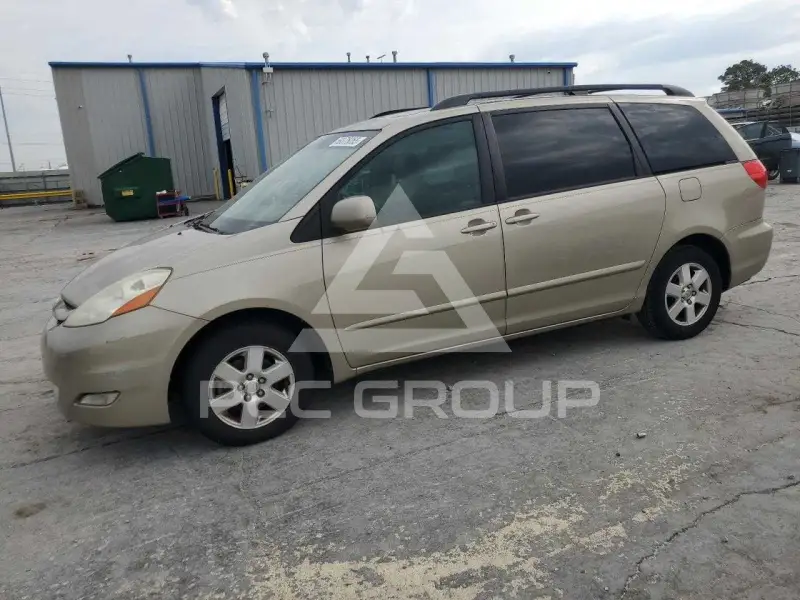 2010 Toyota SIENNA фото