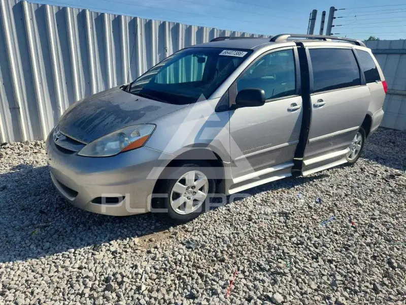 2010 Toyota SIENNA фото