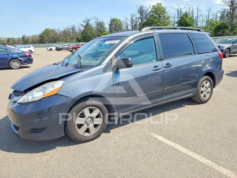 2010 Toyota SIENNA фото