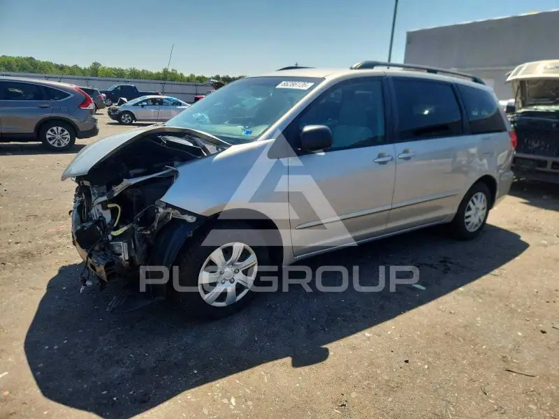 2010 Toyota SIENNA photo