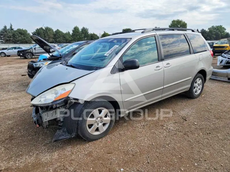 2010 Toyota SIENNA фото
