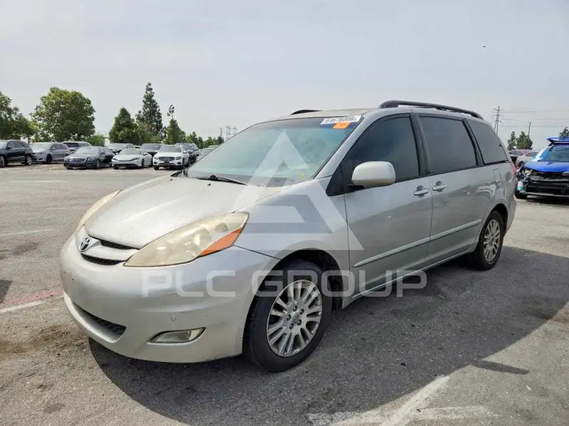 2010 Toyota SIENNA photo