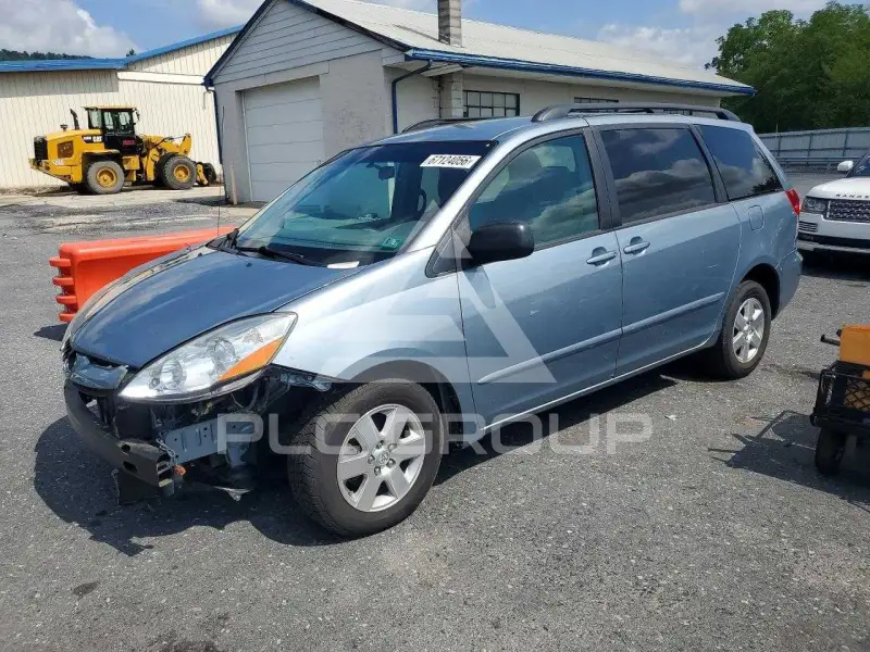 2010 Toyota SIENNA фото