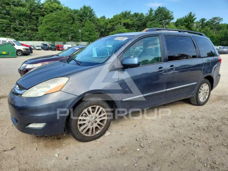 2010 Toyota SIENNA photo