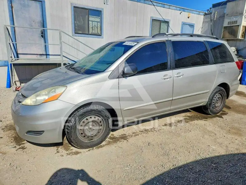 2010 Toyota SIENNA фото