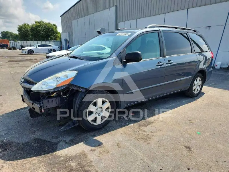 2010 Toyota SIENNA фото