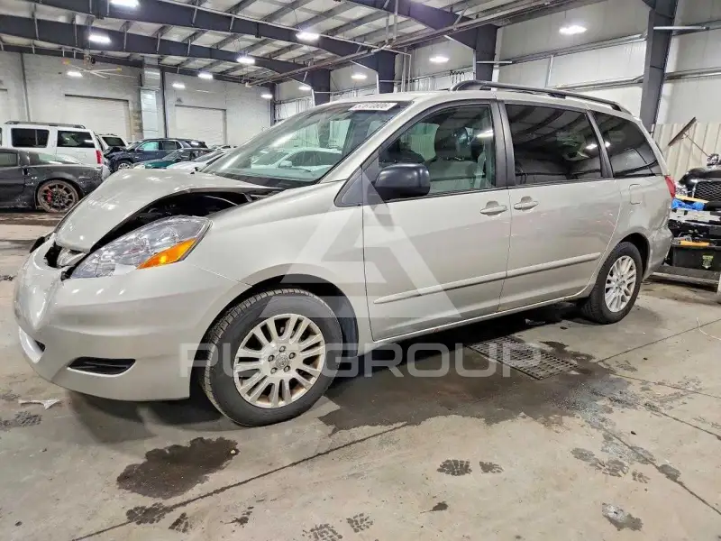 2010 Toyota SIENNA фото