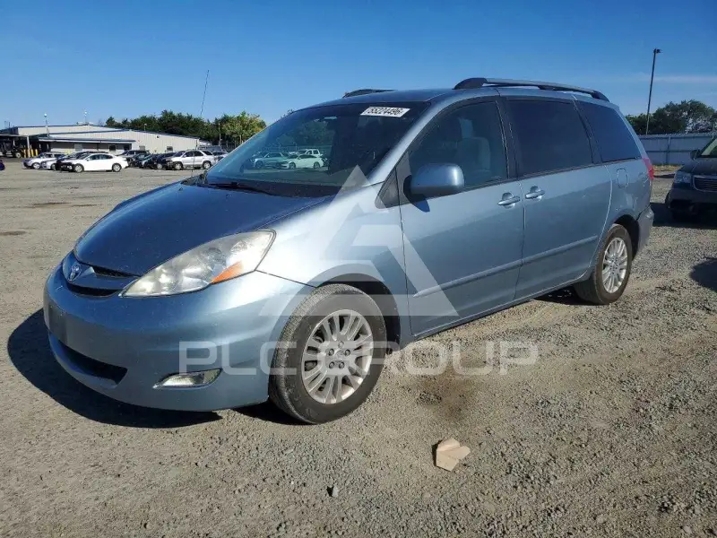 2010 Toyota SIENNA photo
