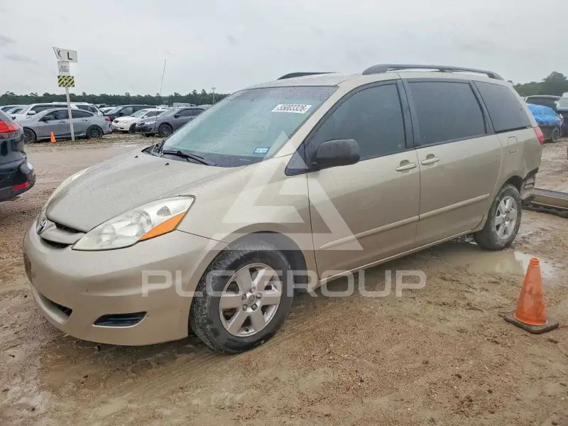 2010 Toyota SIENNA photo
