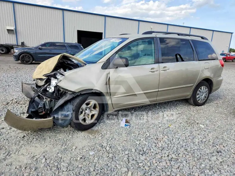 2010 Toyota SIENNA photo