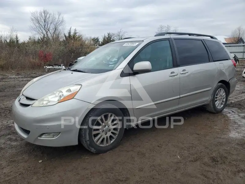 2010 Toyota SIENNA photo